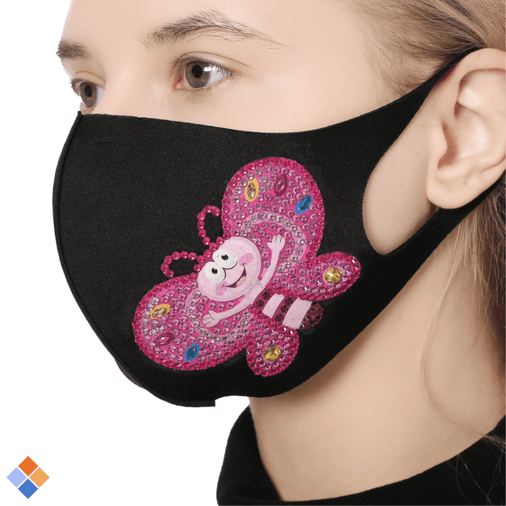 DIY-Maske Schmetterling Rosa mit Gesicht